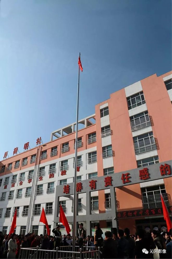 包含异军突起！上海披荆斩棘，夺得胜利摩天楼的词条