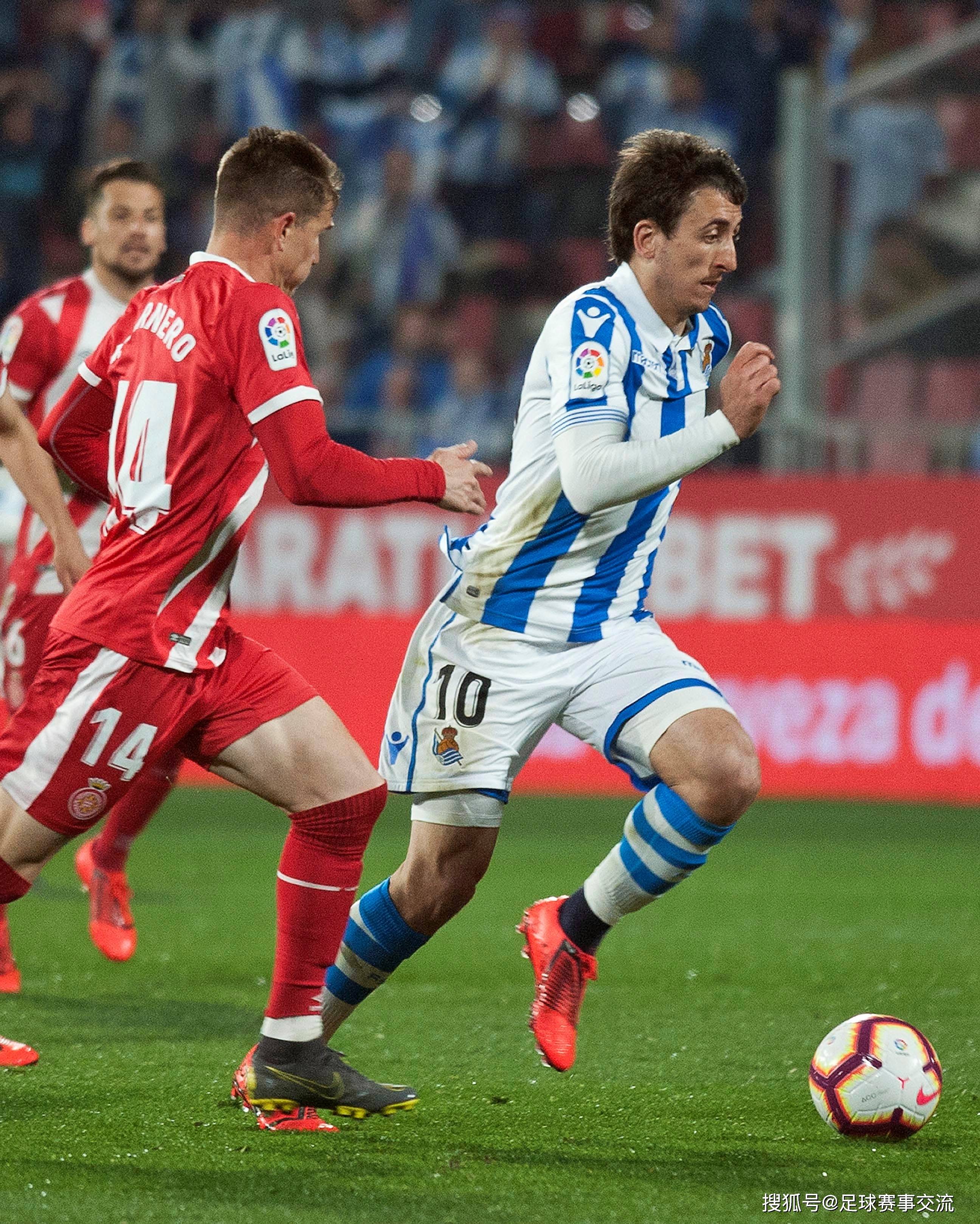 紧张刺激！足球比赛现场火爆的瞬间(紧张刺激!足球比赛现场火爆的瞬间视频)
