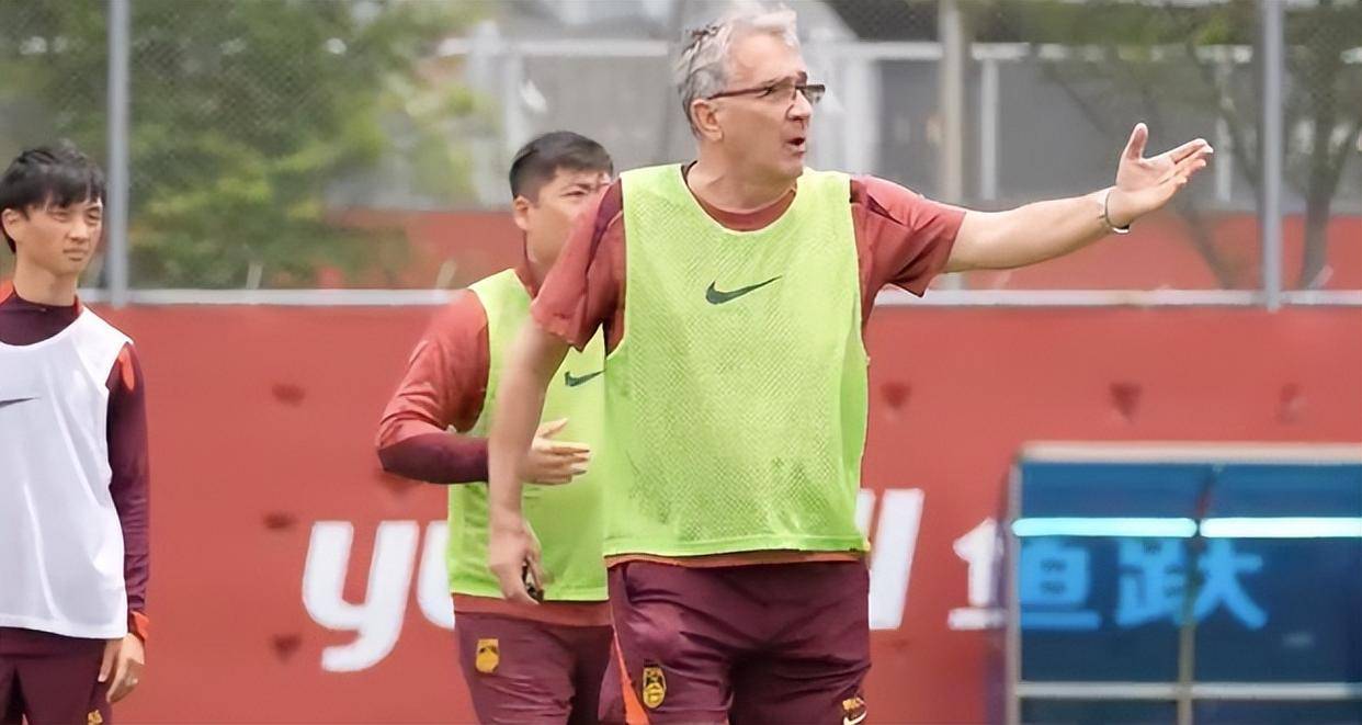 杏彩体育官网入口-包含战术变换巧妙，球队扭转乾坤赢得宝贵三分的词条