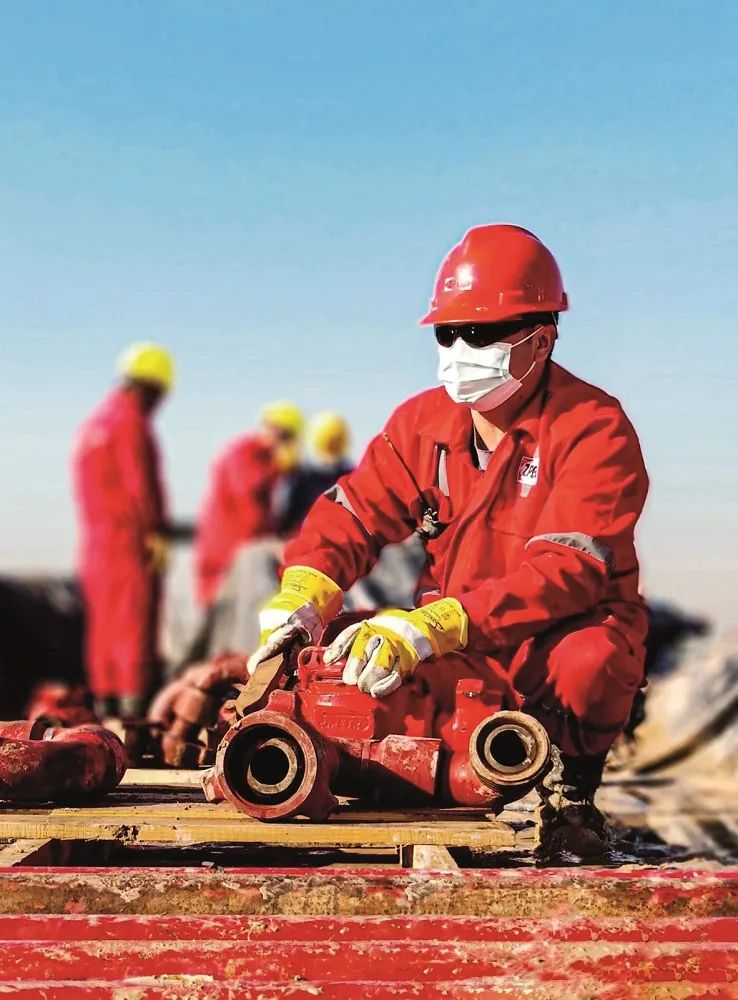 杏彩体育中国官网-中亚球员突破发挥，成为焦点