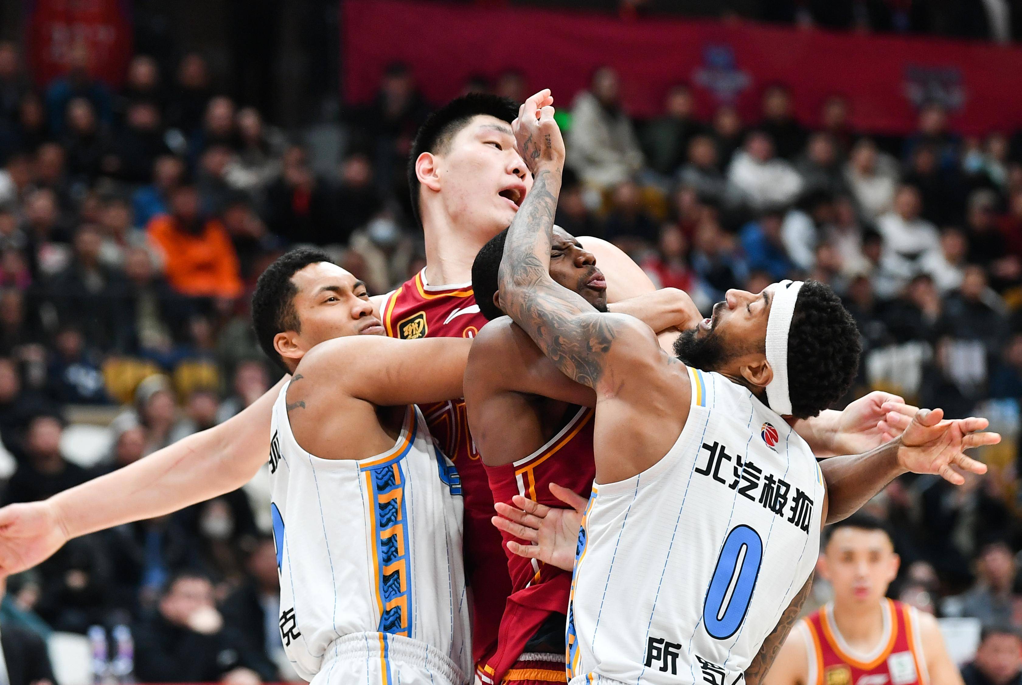 上海男篮在赛场上获得了成功的胜利的简单介绍 上海男篮在赛场上获得了成功的胜利的简单介绍