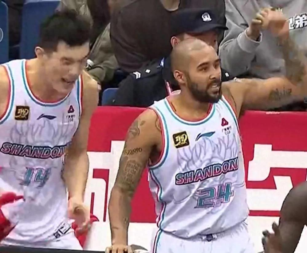 杏彩体育直播-湖北队客场胜出，赢得关键的胜利