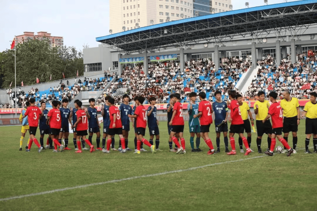 篮球比赛受到热烈欢迎,球迷激情高涨 篮球比赛受到热烈欢迎,球迷激情高涨