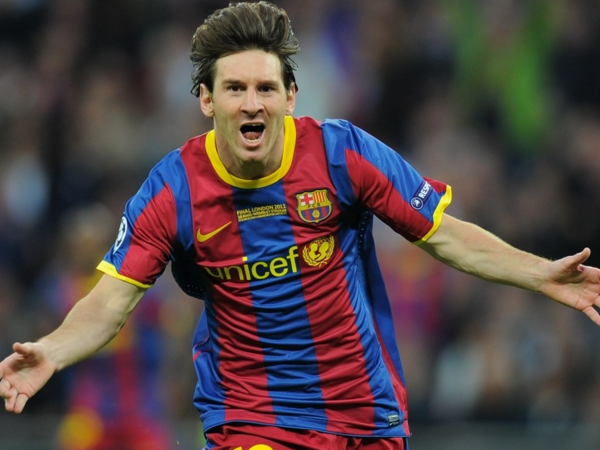 关于梅西上演帽子戏法，巴萨轻松获胜的信息