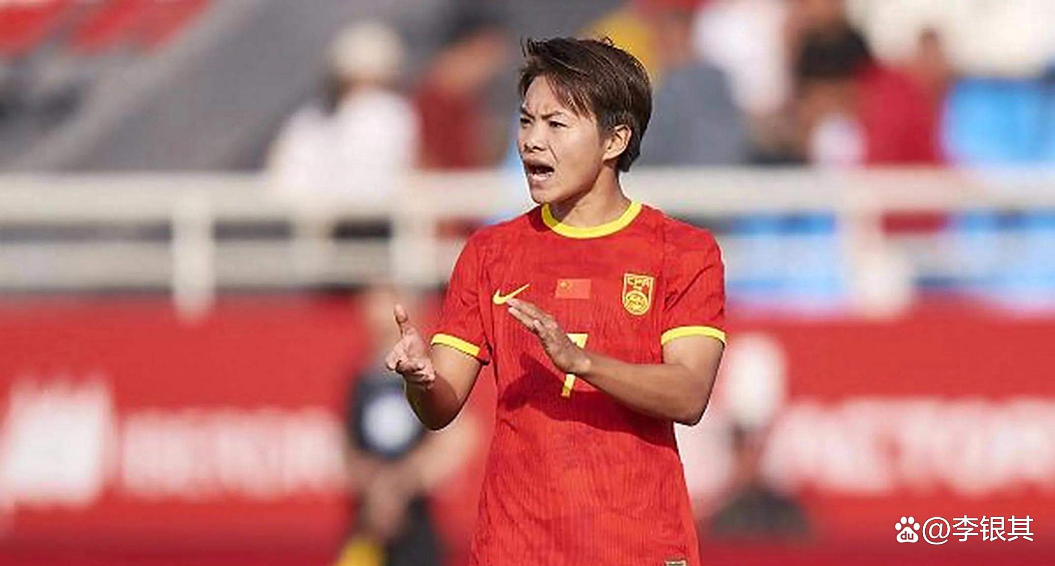 比利时女足队员努力拼搏，终以微弱优势获胜的简单介绍