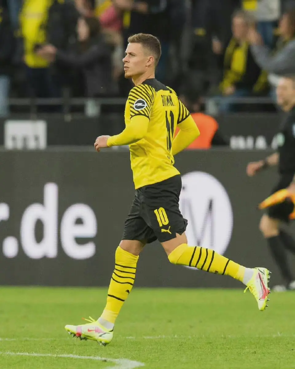 杏彩体育下载-包含阿扎尔在比赛中的表现备受关注，球迷期待他的绝佳发挥的词条