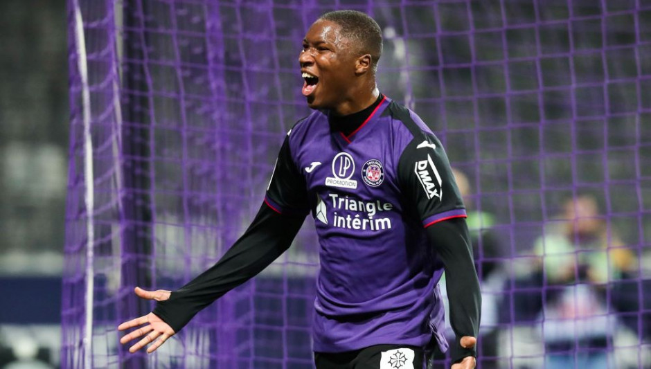 关于法甲比赛数据分析：里昂持续攻势，取得连胜的信息