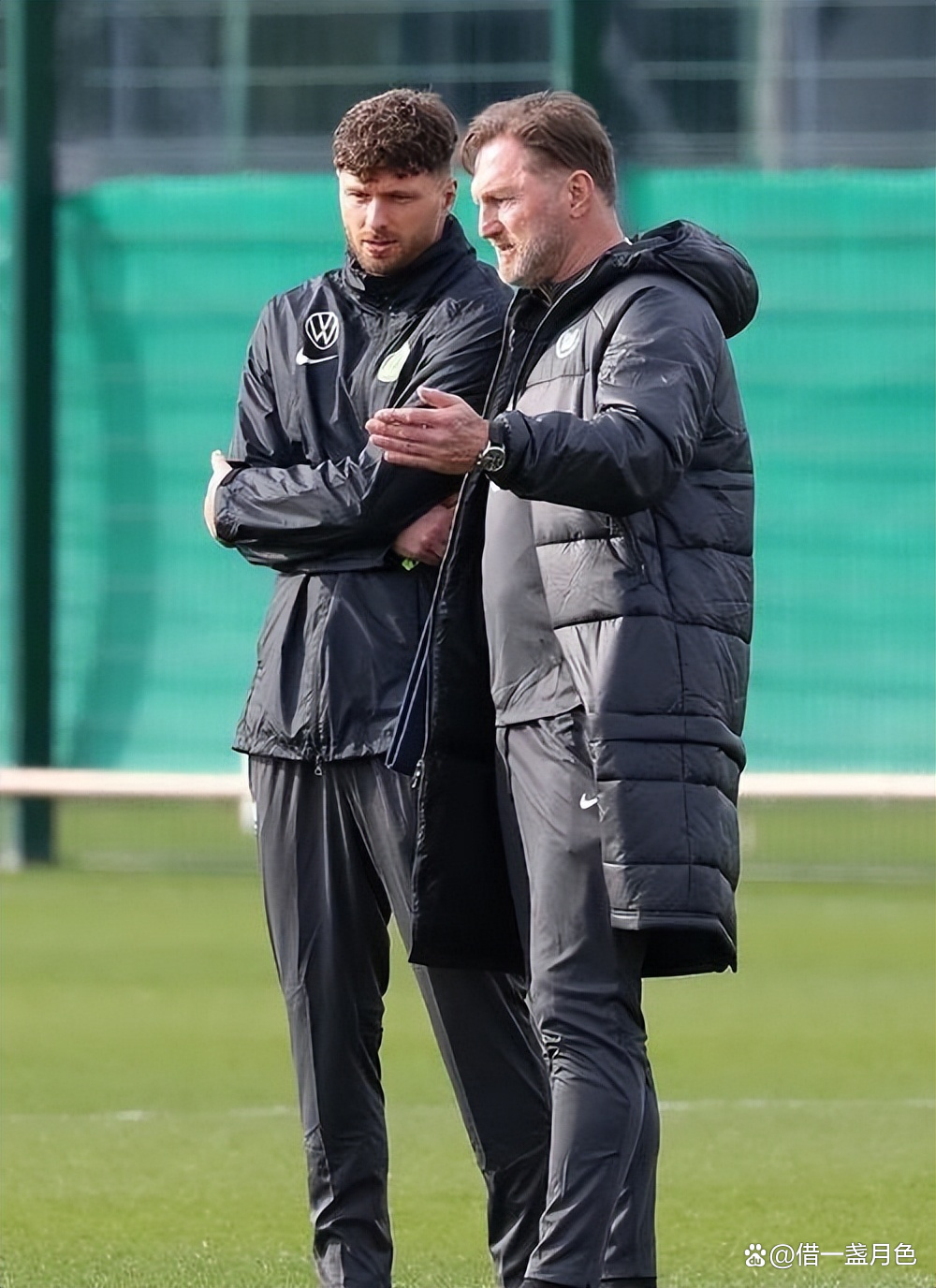 包含沃尔夫斯堡客场逼平多特蒙德，表现稳定的词条