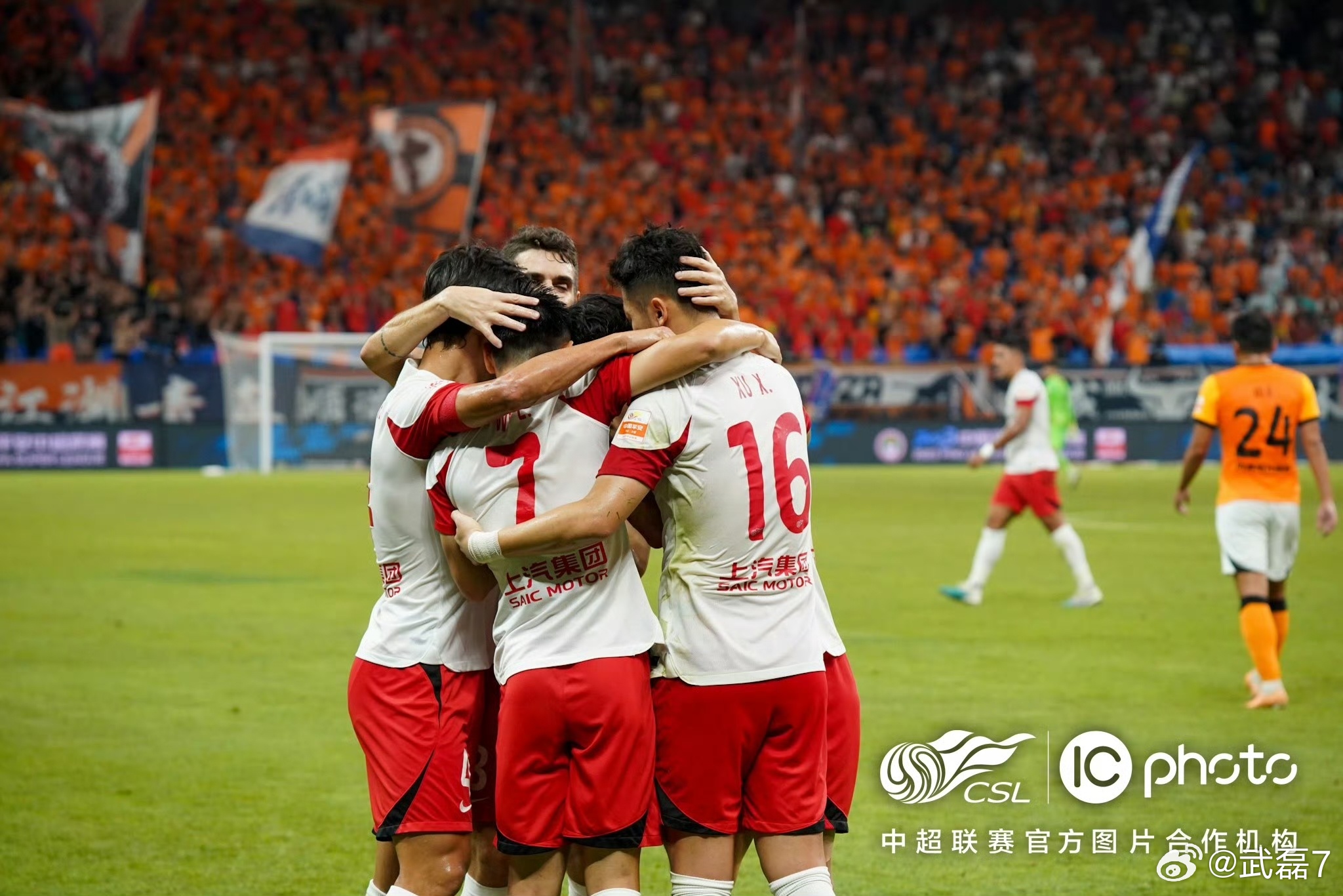 包含外援球员表现不俗，球队轻松战胜对手的词条