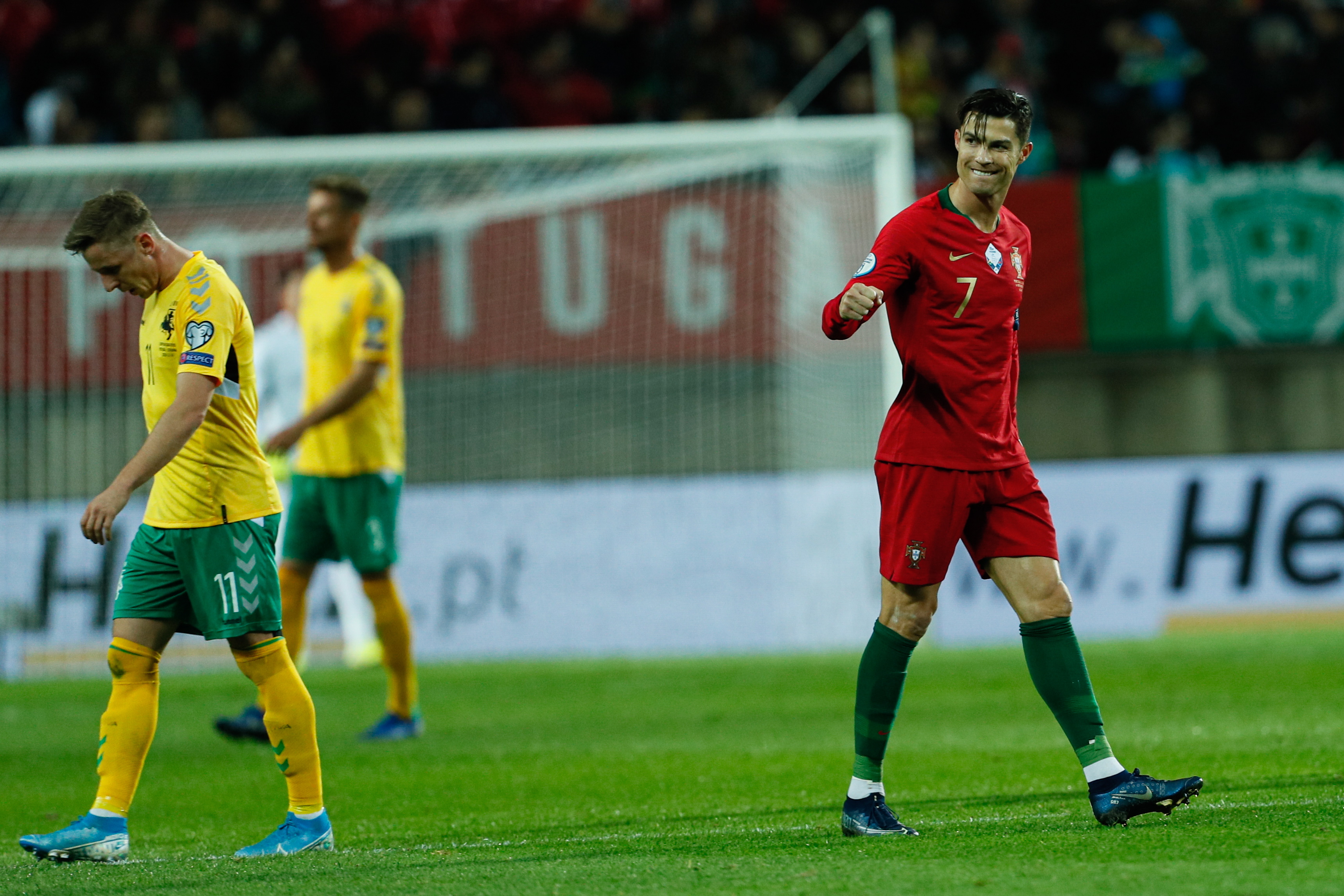 杏彩体育官网-包含欧预赛赛程频密，球队备战欧锦赛的词条