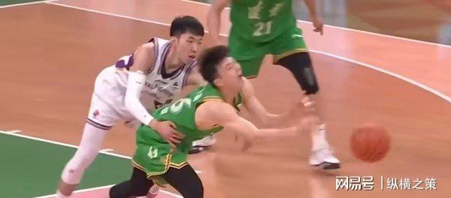 杏彩体育-北京队客场大胜山东队，全取六连胜